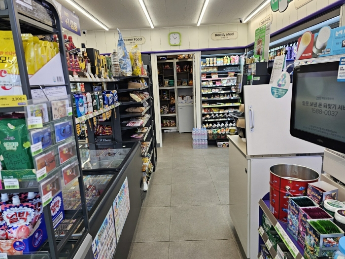 1층 편의점 내부