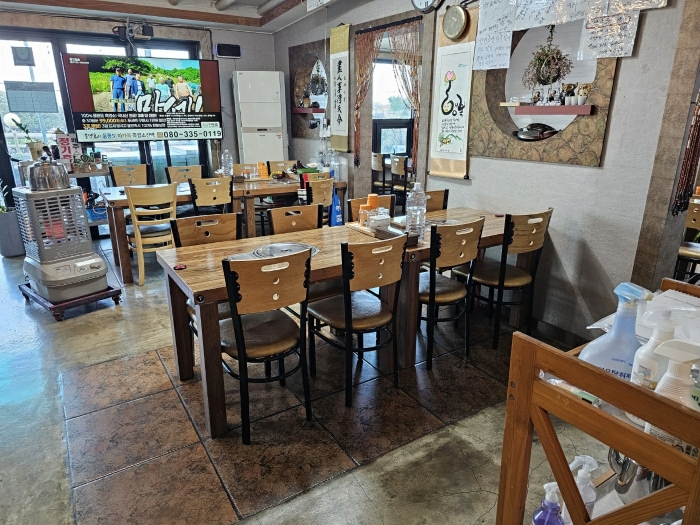 2층 음식점 내부