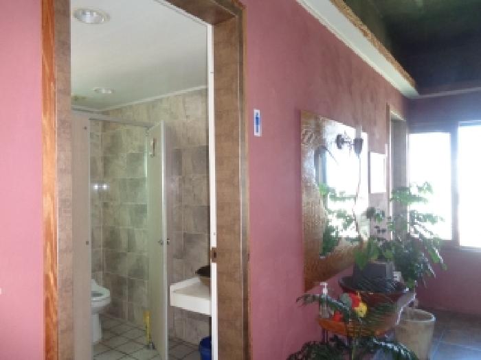 - 소재지 2(대동길 2) 제시 건물 2층 화장실 전경