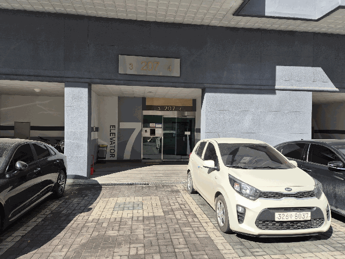 207동 3,4라인 공동 출입구