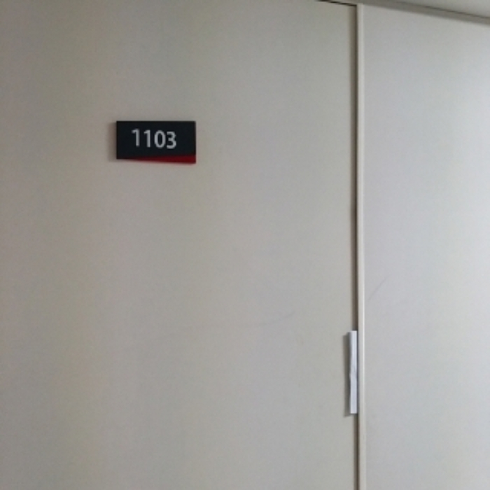 해당 부동산 출입문 1.