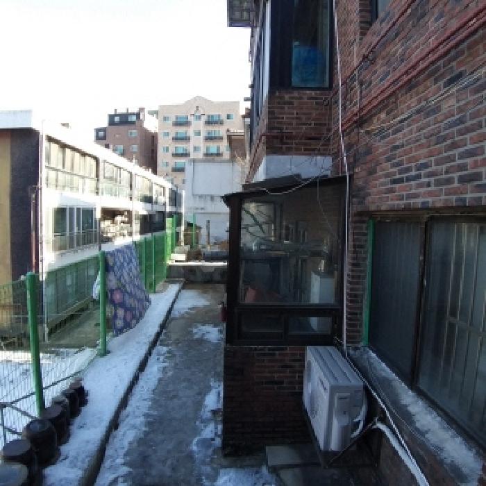 지층 세대 입구 모습