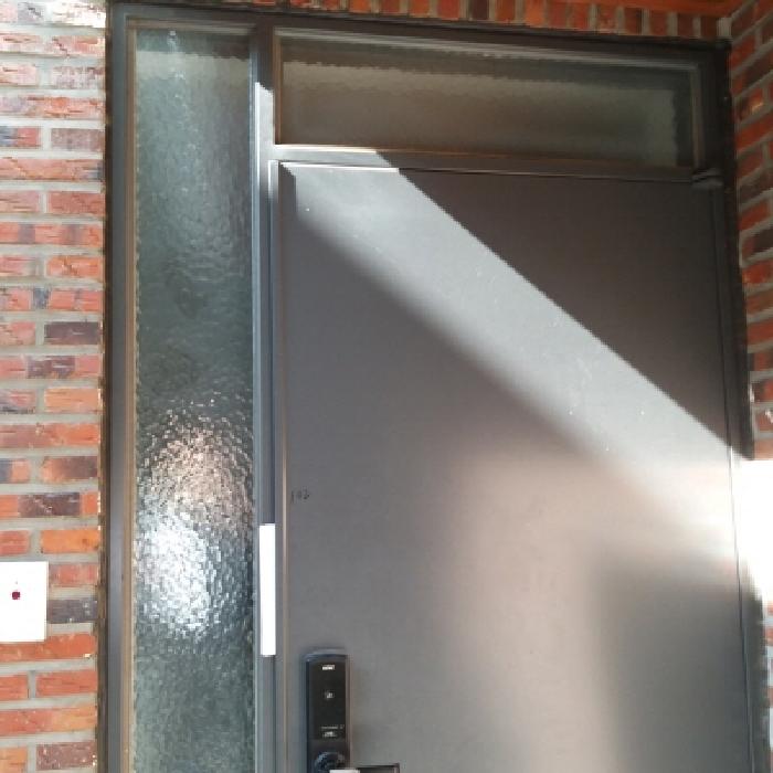 세대 출입문(102호)