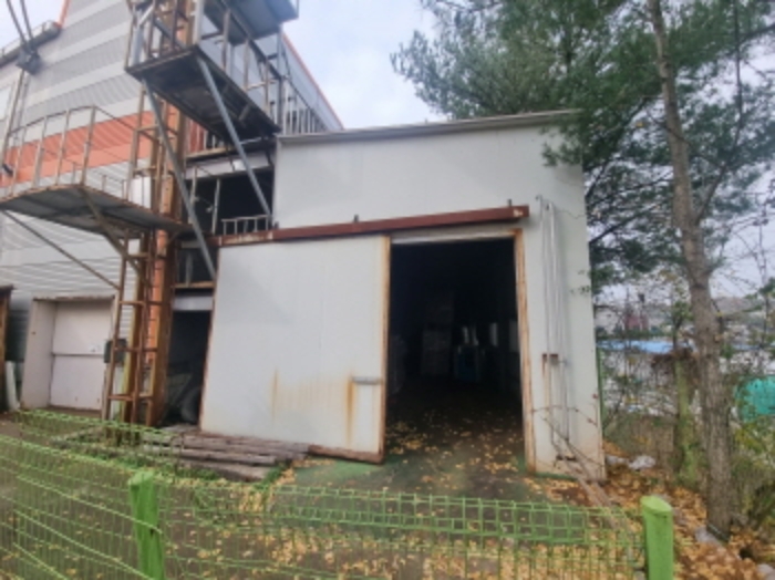 목록 3 건물 옆 제시외 창고