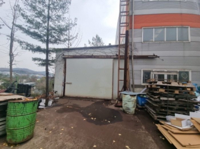 목록 4 건물 옆 제시외 창고