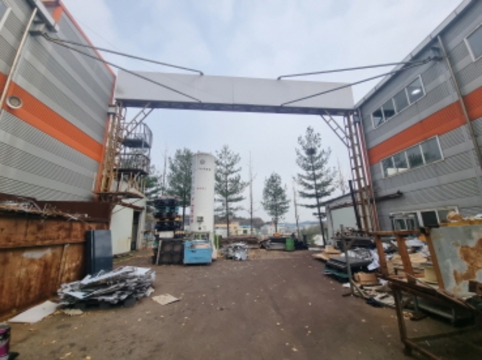 목록 3, 4 건물 사이 간판