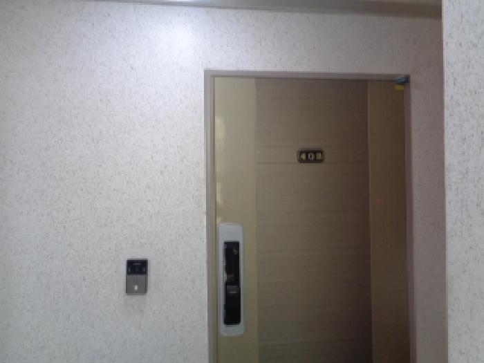 402호 세대 출입문