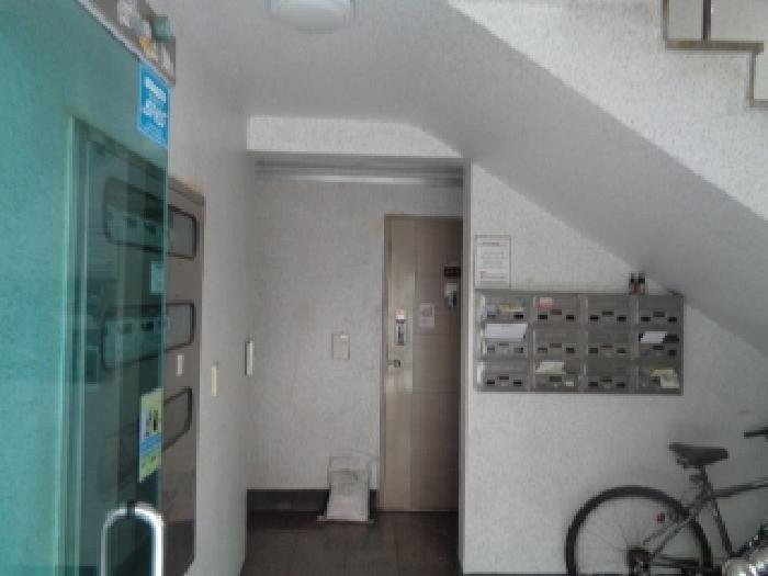 1층 복도 및 계단