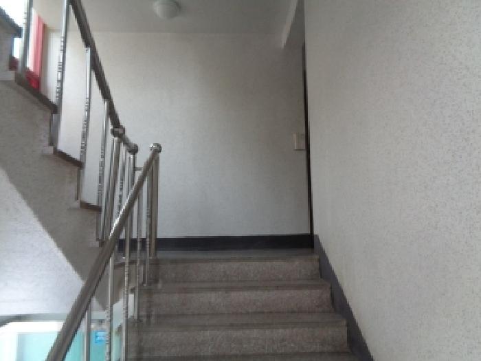 1층 복도 및 계단