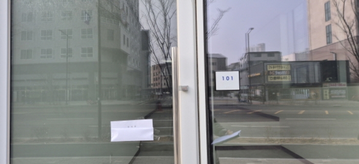 전유세대 출입문(현황조사 안내문 부착)