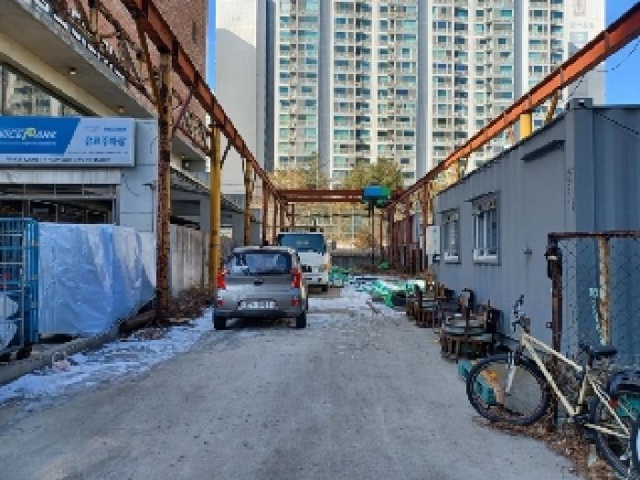 본건토지(호원동434-5)출입구쪽에서 토지안쪽을 바라본 현황사진