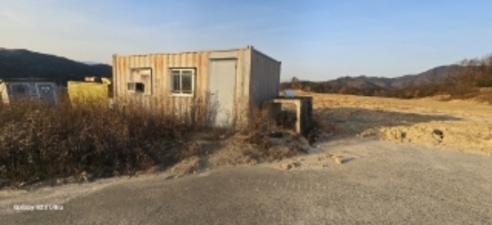 컨테이너 및 자재