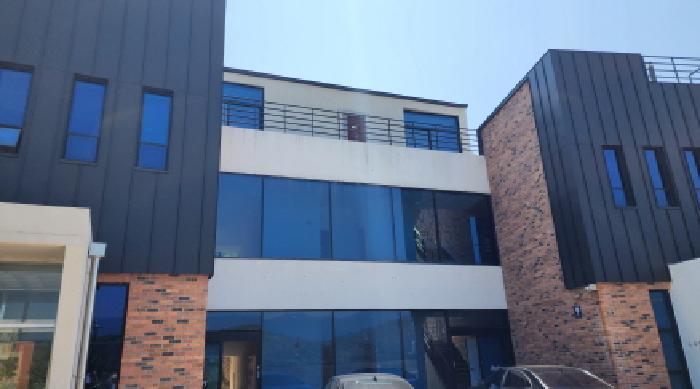 부동산의 표시 1, 2. 기계실 및 화장실동.