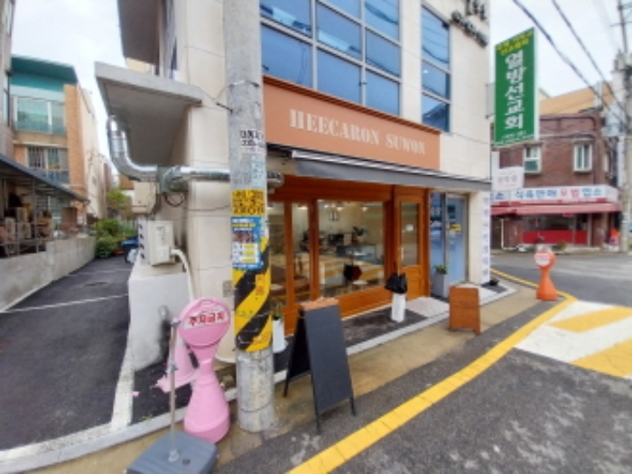 1층 왼쪽 HEECAR0N SUWON 입구 