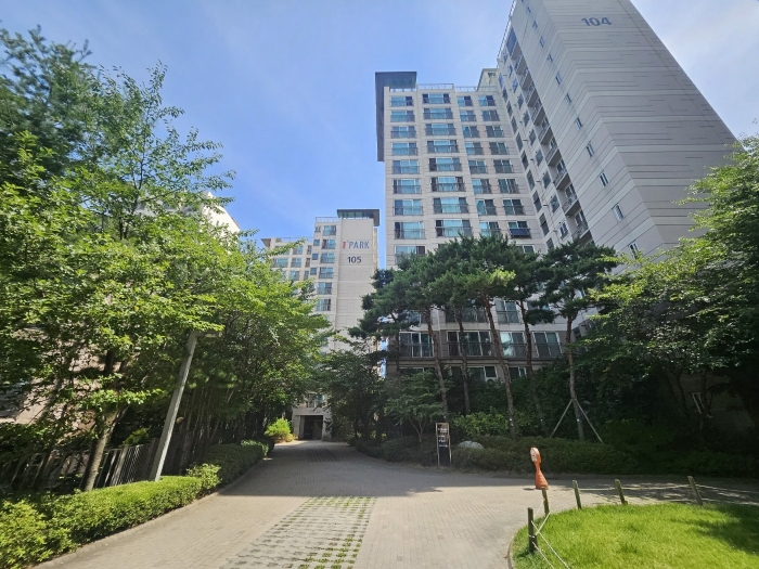 < 본건 현관문 >‘></div>
<div style=