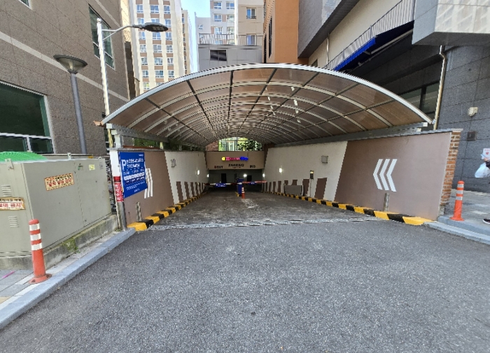 주차장 입구