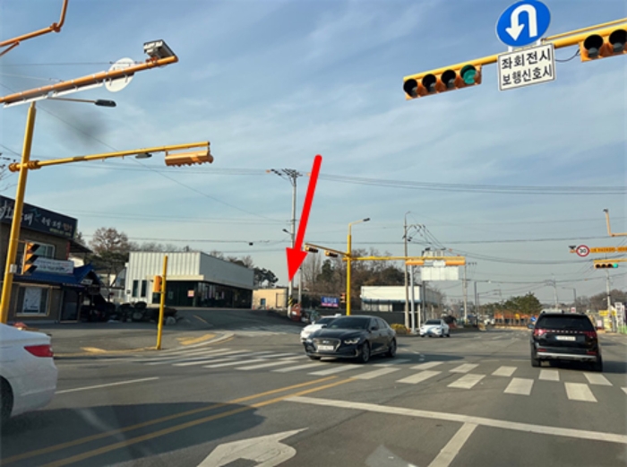 <본건 남동측 인근에서 촬영>‘><br /><img src=