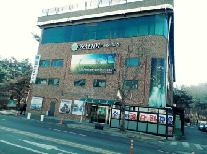 * 본건 건물 전경