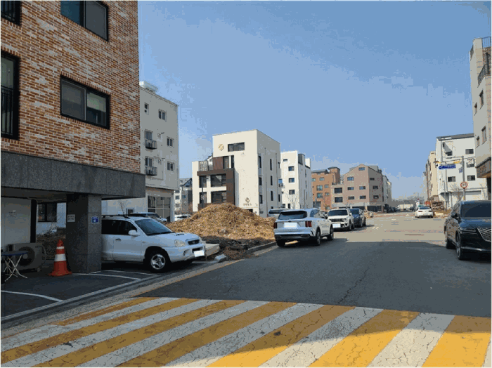 본건 북측 노변