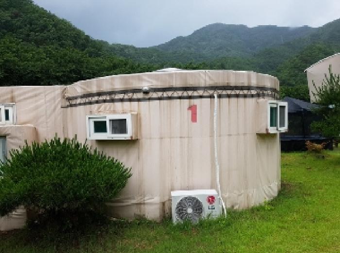 제시부동산 목록7번
부속건물1-14번 
단층화장실1
원형글램핑시설(근접사진)