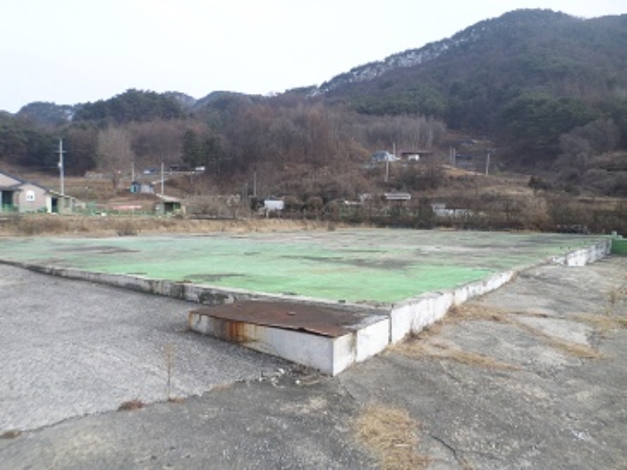 기 타(목록1 토지의 바닥 시멘트 구조물)