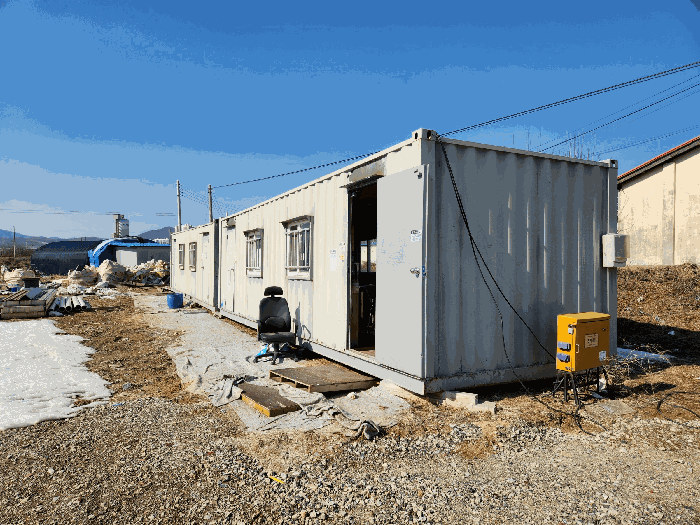 본건 소유자 미상의 컨테이너