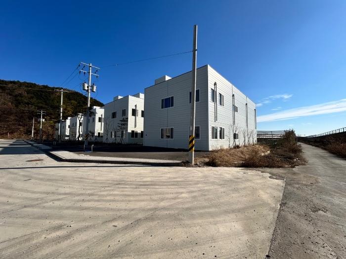 기호 1), 2) 남서측 전경