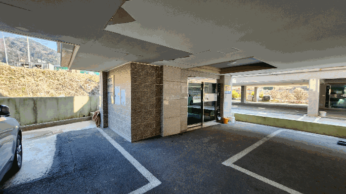 【본건 기호(2) 1층 계단실 전경】