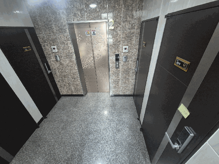 일련번호 1 출입구 및 복도 전경