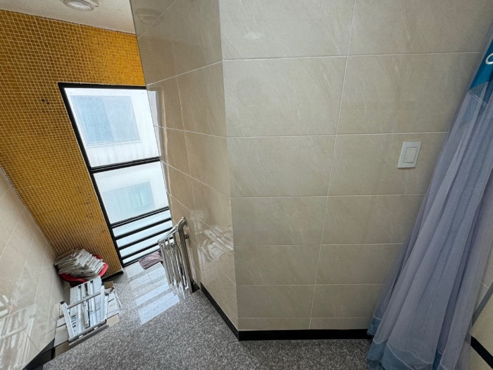 제시외건물㉡(계단실 전경)