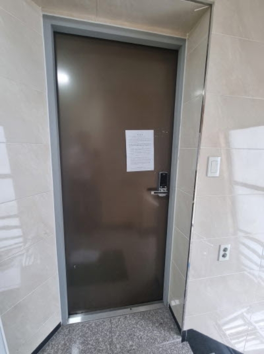 5층 호수미상 출입문(2)