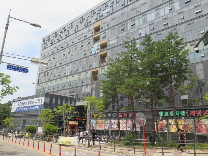 본건단지 남측도로 전경(본건 남동측 인근에서 촬영)