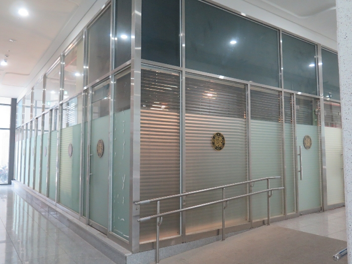 본건 기호1) 1층엘143호 건물 내부통로측 전경