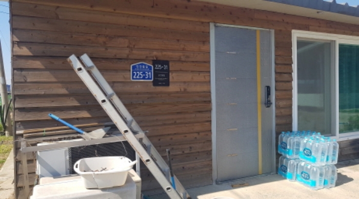 * 목록2. 출입문 및 도로명주소 표시 전경