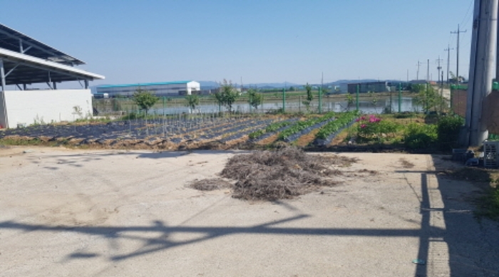 * 목록1. 출입구 우측 전경(밭작물 재배)