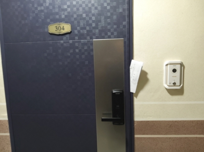 * 본건 목적물 304호 현관문 전경