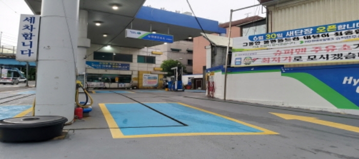 * 본건 주유소 전경