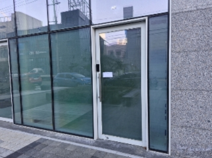 외부 113호 출입문(안내문 부착)