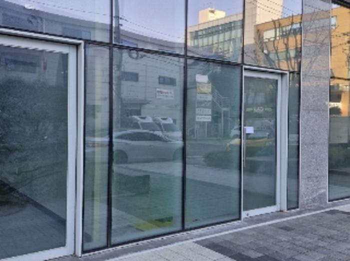 외부 113호 출입문(안내문 부착)