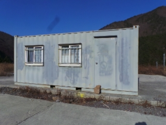 본건 지상에 소재하는 것으로 보이는 제시외 이동가능한 컨테이너