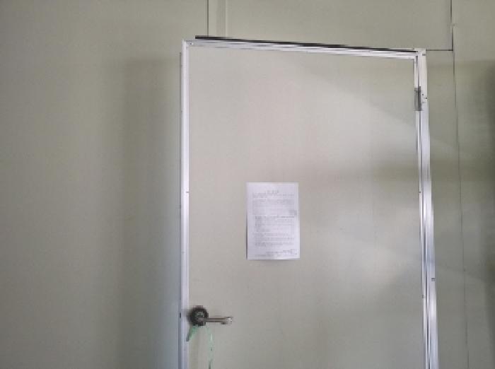 2층 안내문 부착 모습