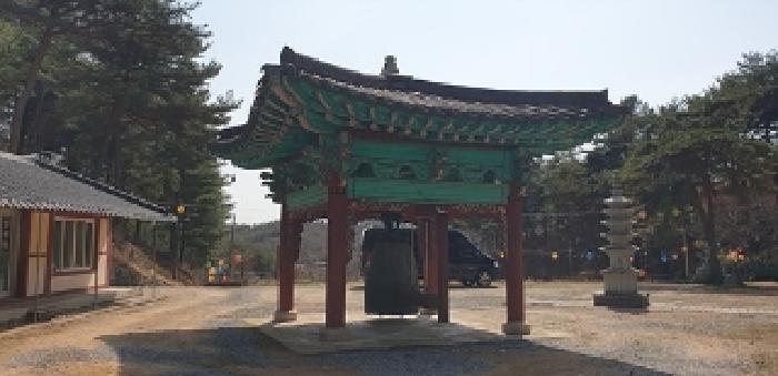 5번 부동산 지상 제시외 건물(종각) 모습
