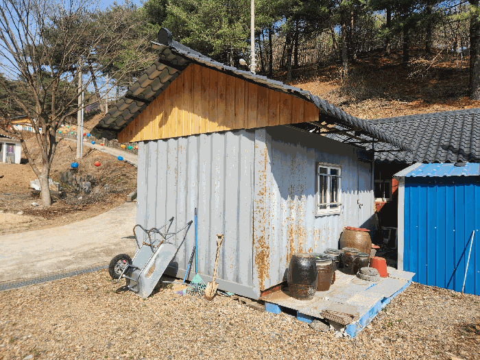 본건 토지 기호(3) 지상 타인소유 이동식 컨테이너