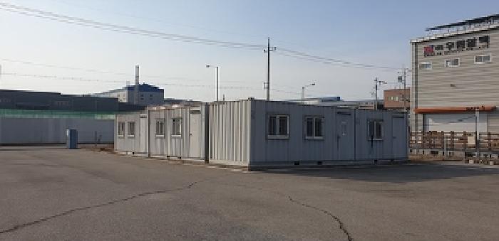 본 부동산 북측 지상 제시외 컨테이너 3동 모습