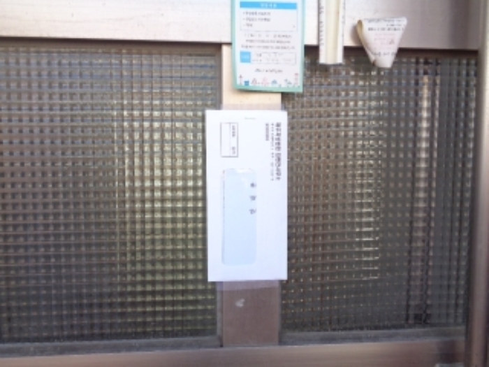 - 소재지 2(청귤로19) 제시건물 2층 주택 출입문 안내문 부착 사진