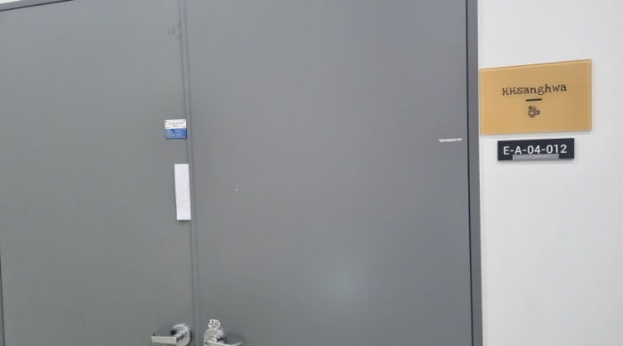 4층 이에이 04-012호 현관