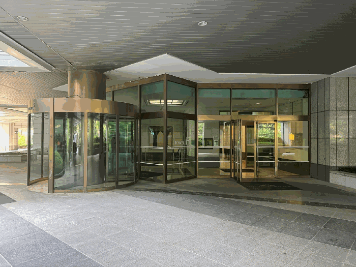 【 동 출입구 】