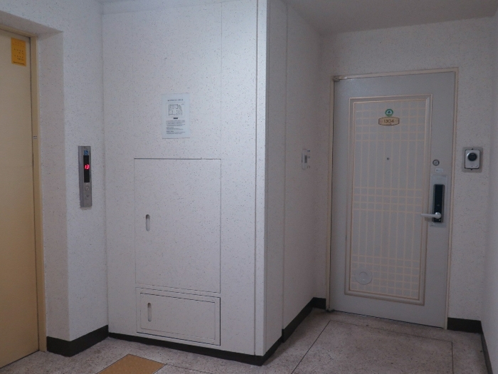 본건 13층 현관로비 전경