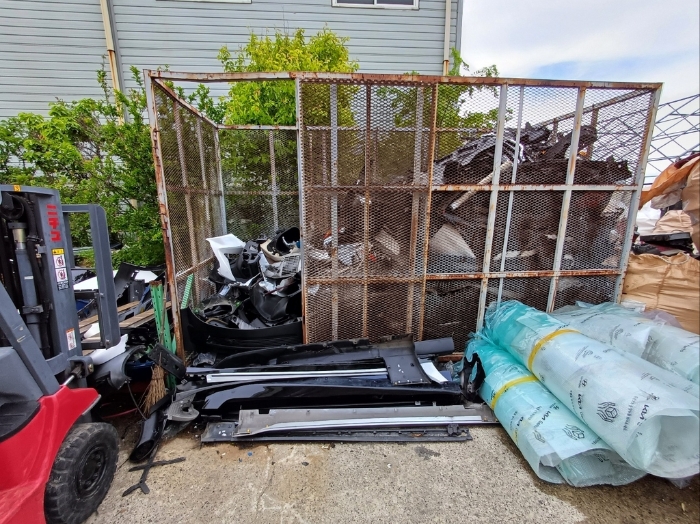 10. 제시외건물(ㄴ), (9)토지 위 소재