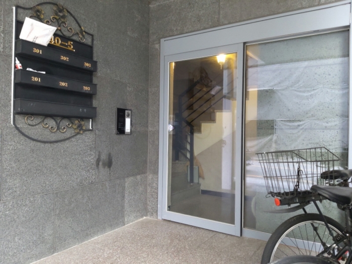 본건 전경(1층 출입구)